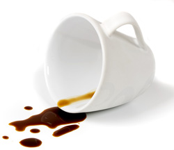 Как удалить пятна от кофе с дивана